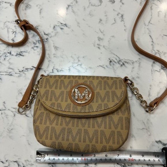 Crossbody purse - Picture 1 of 8